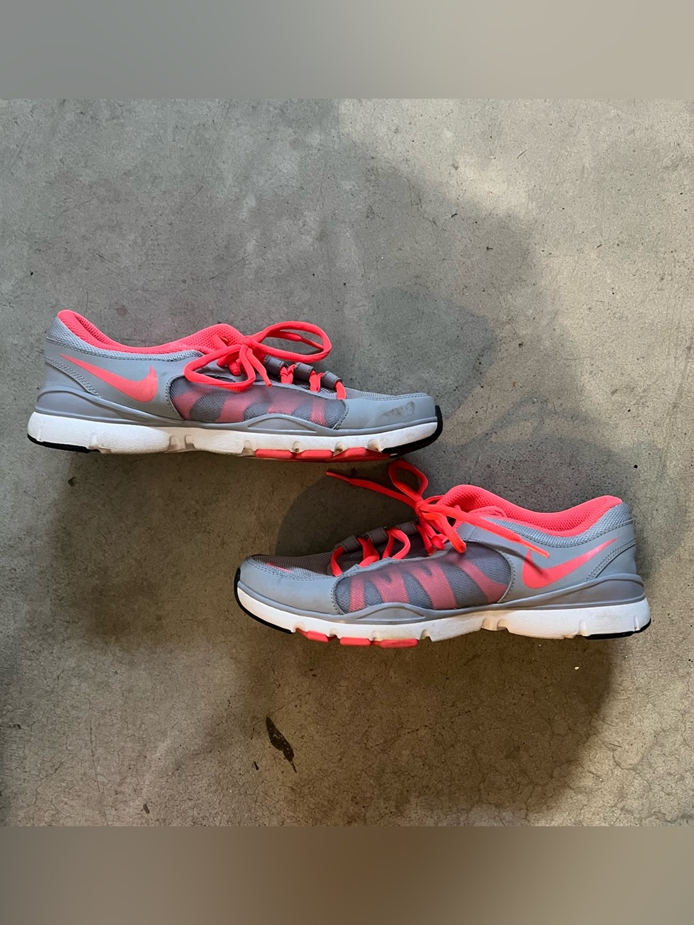 Nike Women’s Gray and Pink Training Sneakers